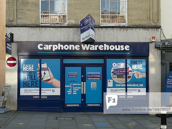 Ein geschlossenes Carphone Warehouse-Geschäft in der Stadt Wells nach der Schließung aller Einzelhandelsgeschäfte  Somerset  England.