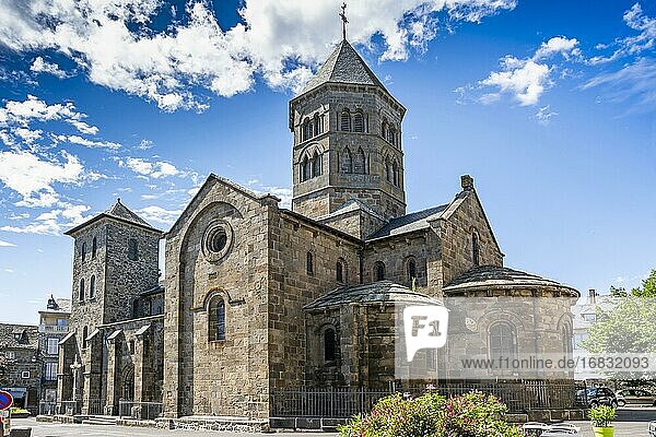 Notre-Dame-des-Miracles-Basilika  romanische Kirche  Mauriac  Departement Cantal  Auvergne Rhone Alpes  Frankreich  Europa