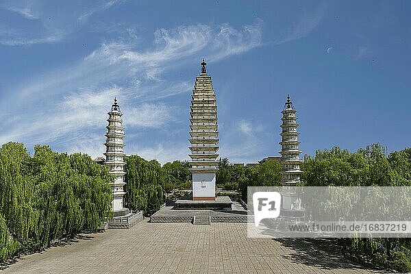 Der Drei-Pagoden-Platz  Park der chinesischen Minderheiten. Peking. China.