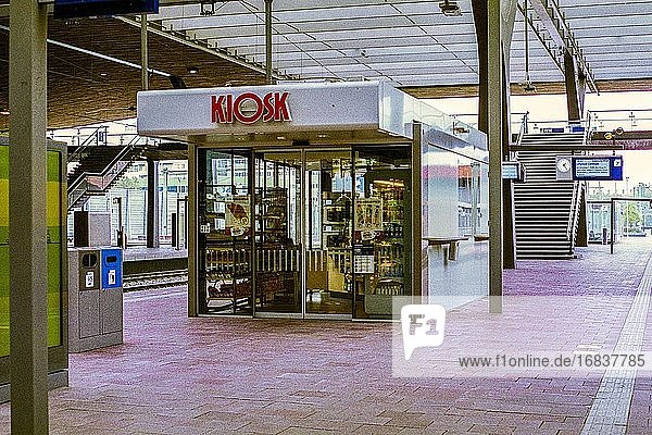 Rotterdam  Niederlande. Der Kiosk des Hauptbahnhofs  geschlossen wegen Corona.