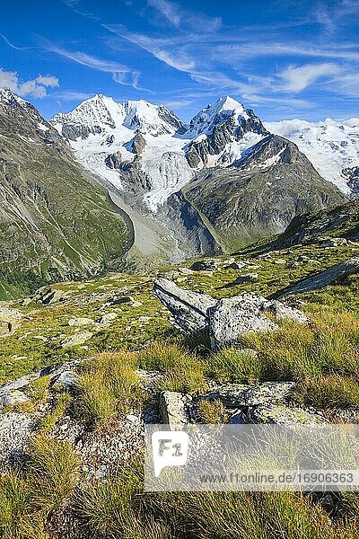 Bike-Weg bei Fuorcla Surlej  Aussicht auf Piz Bernina-4049 m  Biancograt  Piz Roseg-3937 m  Graubünden  Schweiz  Europa