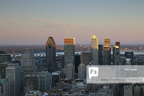 Ausblick auf Hochhäuser der Stadt Montreal  Montreal Provinz Quebec  Kanada  Nordamerika