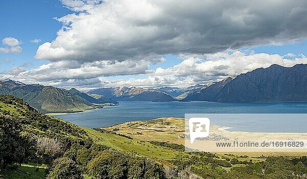 View of Lake Hawea  lake and mountain landscape  view from the hiking trail to Isthmus Peak  Wanaka  Otago  South Island  New Zealand  Oceania