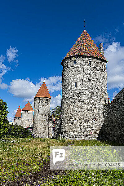 Stadtmauern der Altstadt von Tallinn  UNESCO-Weltkulturerbe  Estland  Europa