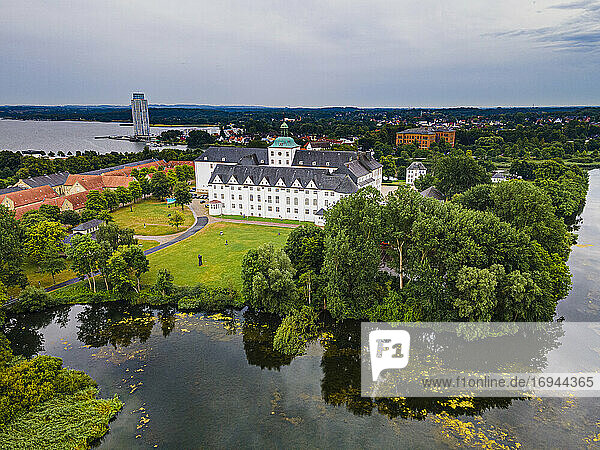 Luftaufnahme von Schloss Gottorf  Schleswig  Schleswig Holstein  Deutschland  Europa