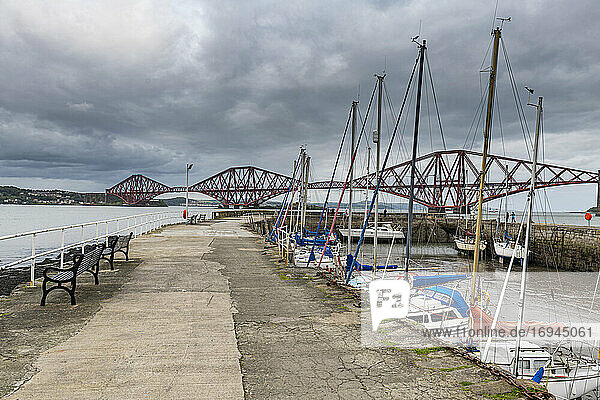 The Forth Bridge  cantilever bridge  UNESCO World Heritage Site  Firth of Forth  Scotland  United Kingdom  Europe