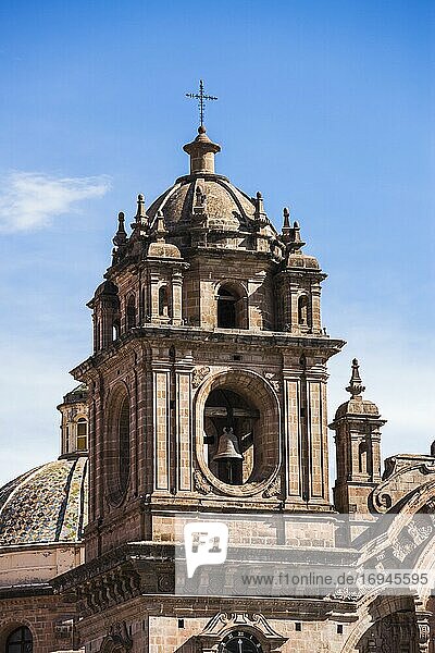 Glockenturm der Kirche der Gesellschaft Jesu  Plaza de Armas  Cusco  Region Cusco  Peru