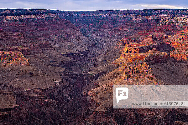 Grand Canyon bei Sonnenuntergang  Yavapai Point  Grand Canyon National Park  Arizona  USA