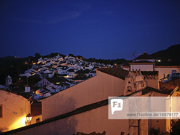Stadtansicht von Castelo De Vide bei Nacht