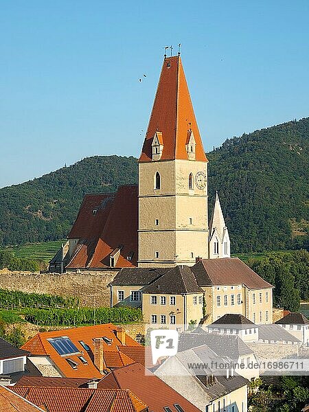 Wehrkirche Mairae Himmelfahrt (Mariä Himmelfahrt). Weißenkirchen liegt im Weinanbaugebiet Wachau. Die Wachau ist als UNESCO-Welterbe gelistet. Europa  Österreich  Niederösterreich.