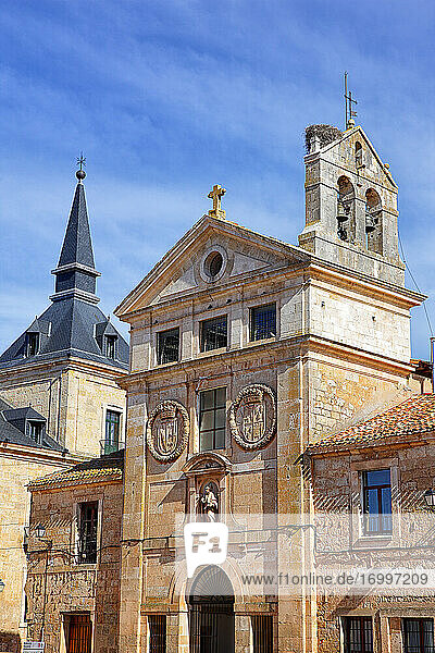 Spanien  Provinz Burgos  Lerma  Fassade des Klosters San Blas