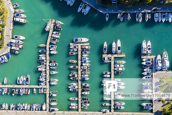 Luftaufnahme der Bootsreihen im Yachthafen von Santa Ponca  Mallorca