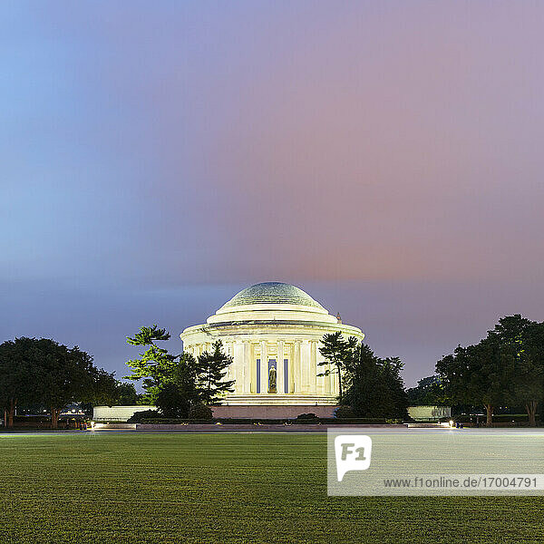 USA  Washington DC  Lawn in front of illuminated Jefferson Memorial at dusk