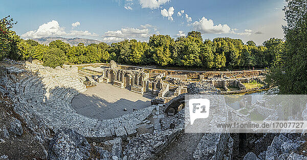 Albanien  Kreis Vlore  Butrint  Panorama des antiken Theaters von Buthrotum
