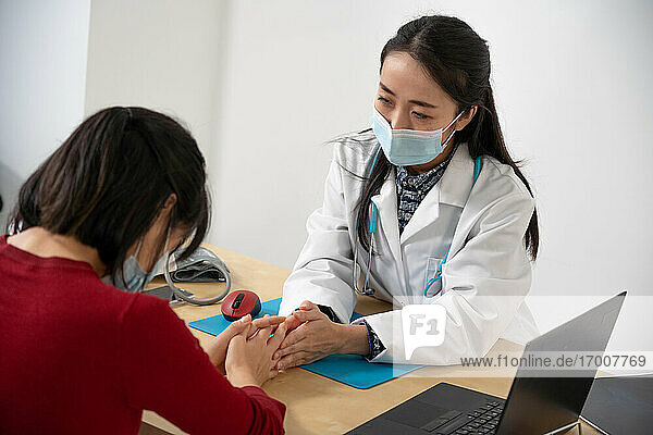 Doctor announcing an unfavorable diagnosis to his patient