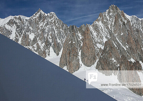 France  Haute-Savoie  Chamonix  Mont Blanc  Climbers on snowy slope on Mont Blanc