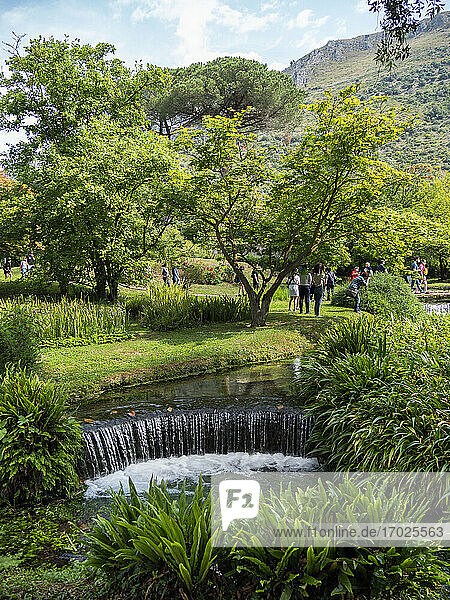 Die Gärten von Ninfa  die verlassene Stadt  Cisterna di Latina  Latium  Italien  Europa Italien