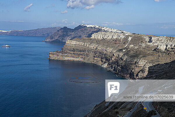 Panoramablick auf die Caldera von Santorin  Santorin  Kykladen  Griechische Inseln  Griechenland  Europa