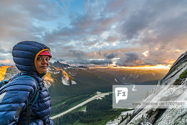 Frau beim Besteigen des Yak Peak in der Nähe von Hope  British Columbia  Kanada