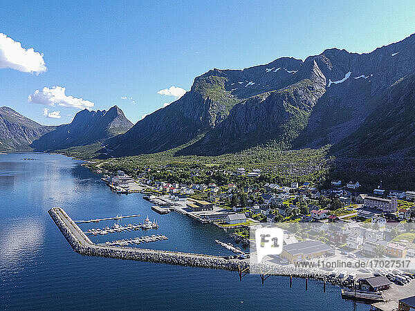 Luftaufnahme von Gryllefjord  Senja  Senja Panoramastraße  Norwegen  Skandinavien  Europa