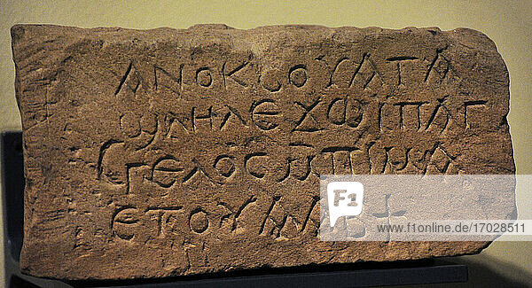 Block mit Suata-Schrift  verwendet für die Inschrift der Kathedrale von Faras. 8. bis 7. Jahrhundert. Koptisch. Sandstein. Faras-Galerie. Nationalmuseum. Warschau. Polen.