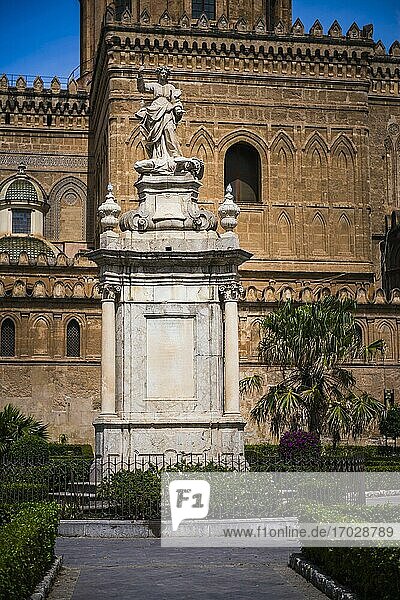 Palermo Kathedrale (Duomo di Palermo)  Statue von Santa Rosalia  Sizilien  Italien  Europa. Dies ist ein Foto der Statue der Santa Rosalia im Dom zu Palermo (Duomo di Palermo)  Sizilien  Italien  Europa.