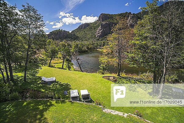 Garten des Rio Hermoso Hotel de Montana  San Martin de los Andes  Provinz Neuquen  Argentinisches Patagonien  Argentinien