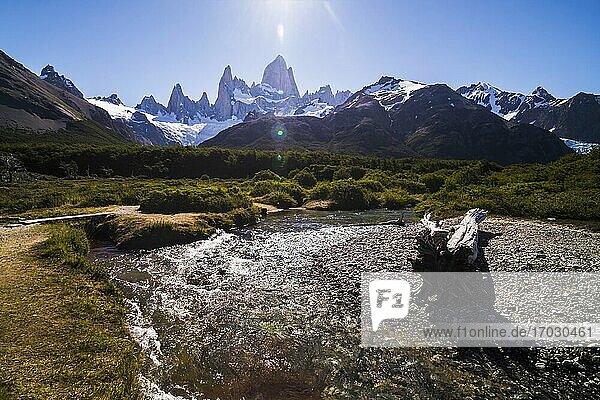 Berg Fitz Roy (auch bekannt als Cerro Chalten)  Nationalpark Los Glaciares  El Chalten  Patagonien  Argentinien