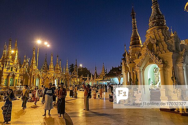 Shwedagon Pagode  Yangon  Myanmar  Asien