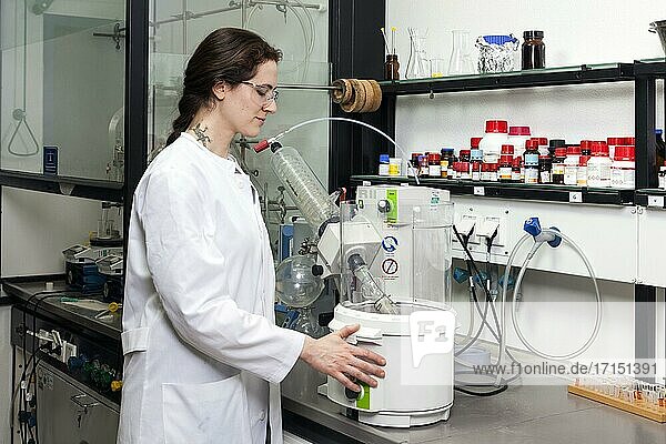Labor im Institut für Pharmazie und Medizinische Chemie der Heinrich-Heine-Universität  Düsseldorf  Nordrhein-Westfalen  Deutschland  Europa