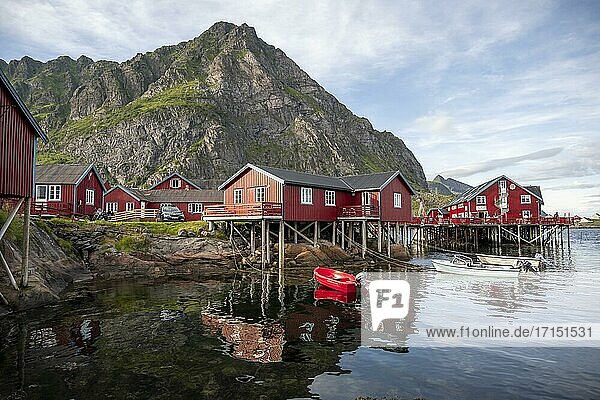 Traditionelle rote Stelzenhäuser  typische Fischerhütten  Å i Lofoten  Lofoten  Nordland  Norwegen  Europa