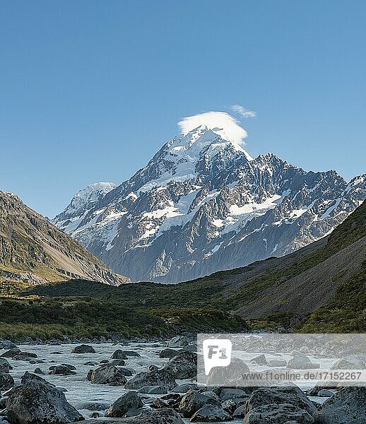 Hooker River in Hooker Valley with view of snow-capped Mount Cook  snow-capped Mount Cook National Park  Southern Alps  Canterbury  South Island  New Zealand  Oceania