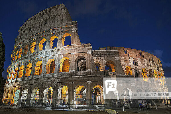 Italy  Rome  Colosseum  Ancient amphitheatre at night