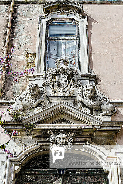 Portugal  Lisbon  Ornate house entrance