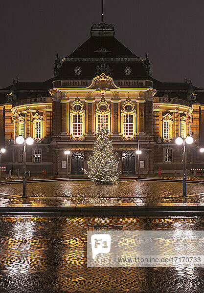 Germany  Hamburg  Laeiszhalle concert hall  Christmas decorations in city street