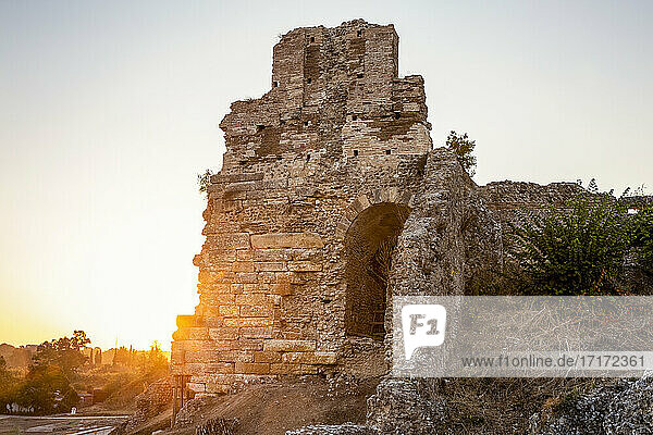 Römisches Theater von Nikopolis bei Sonnenuntergang in Nikopolis  Preveza  Griechenland