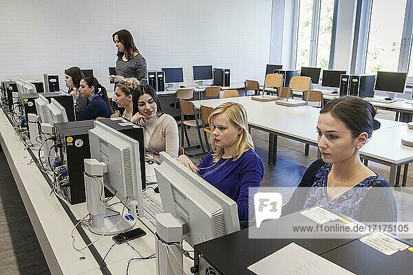 Vocational school students in class at the computer. Dual system at the Elly-Heuss-Knapp-Schule  a vocational college of the city of Düsseldorf  North Rhine-Westphalia  Germany  Europe