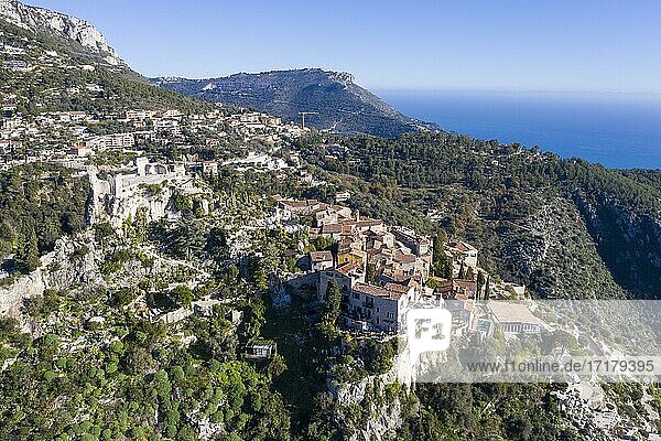 Luftaufnahme Bergdorf Eze Village  eine der touristischen Hauptattraktionen der französischen Riviera  Departement Alpes-Maritimes  Region Provence-Alpes-Cote d´Azur  Frankreich  Europa