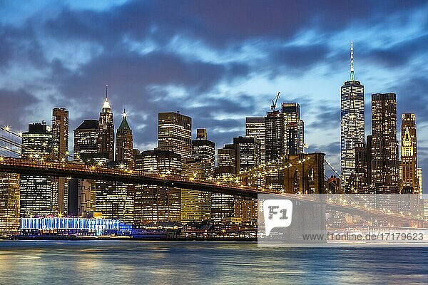 Skyline Nacht Stadt Manhattan Brooklyn Bridge Abend Amerika World Trade Center WTC in den  New York City  USA  Nordamerika
