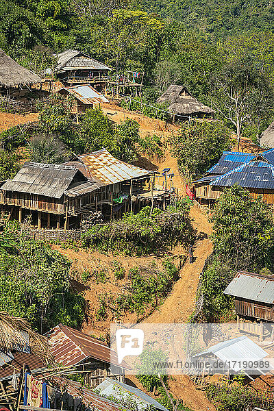 Abgelegenes Dorf des Eng-Stammes in den Bergen bei Kengtung  Myanmar