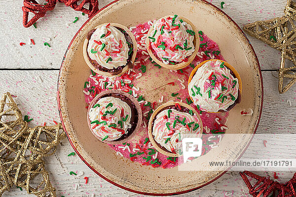 Weihnachts-Cupcakes in Eiswaffeln