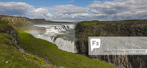 der berühmte Wasserfall Gullfoss im Süden Islands