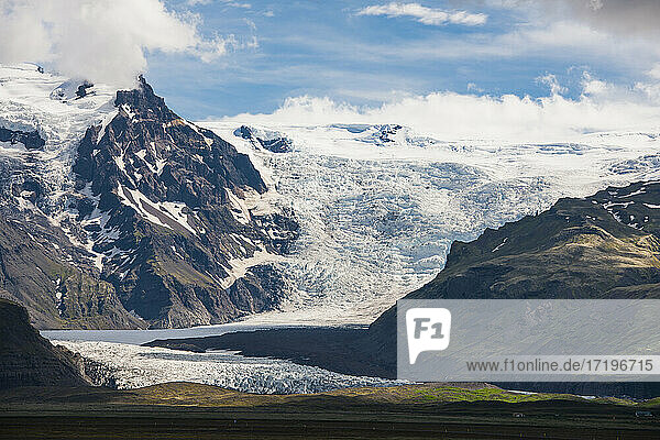 the majestic Skaftafellsjökull in South Iceland