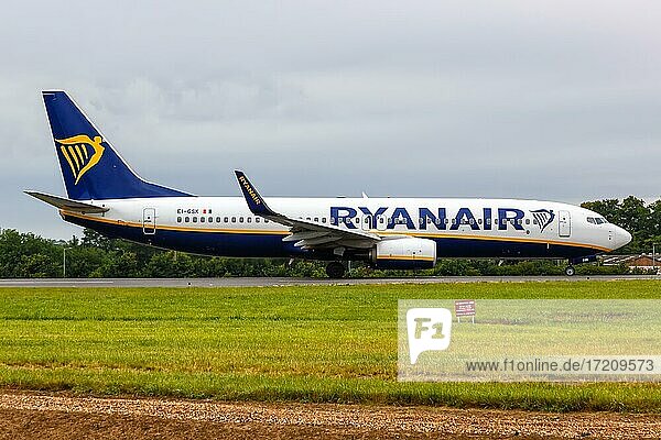 Ein Boeing 737-800 Flugzeug der Ryanair mit dem Kennzeichen EI-GSK auf dem Flughafen London Southend  Großbritannien  Europa