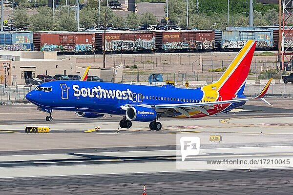 Ein Boeing 737-800 Flugzeug der Southwest Airlines mit dem Kennzeichen N8584Z auf dem Flughafen Phoenix  USA  Nordamerika
