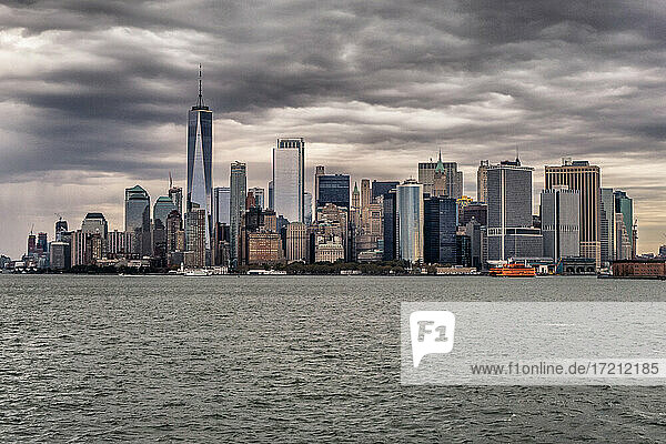 Manhattan Insel bei grauem Wetter