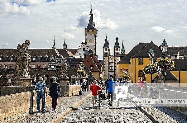 Old bridge over the river Main  city center with cathedral St. Kilian  Marienkapelle  river Main  Würzburg  Franconia  Bavaria  Germany  Europe
