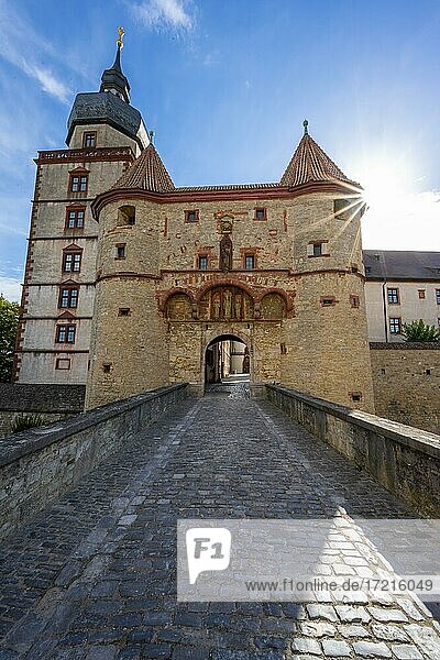 Eingangstor der Festung Marienberg mit Marienkirche  Würzburg  Unterfranken  Franken  Bayern  Deutschland  Europa