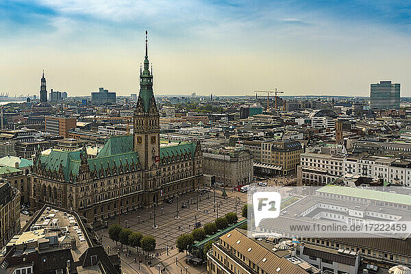 Stadtbild mit Rathaus und Altstadt  Hamburg  Deutschland