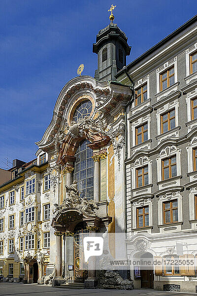 Deutschland  Bayern  München  Fassaden des Asamhauses und der spätbarocken Asamkirche